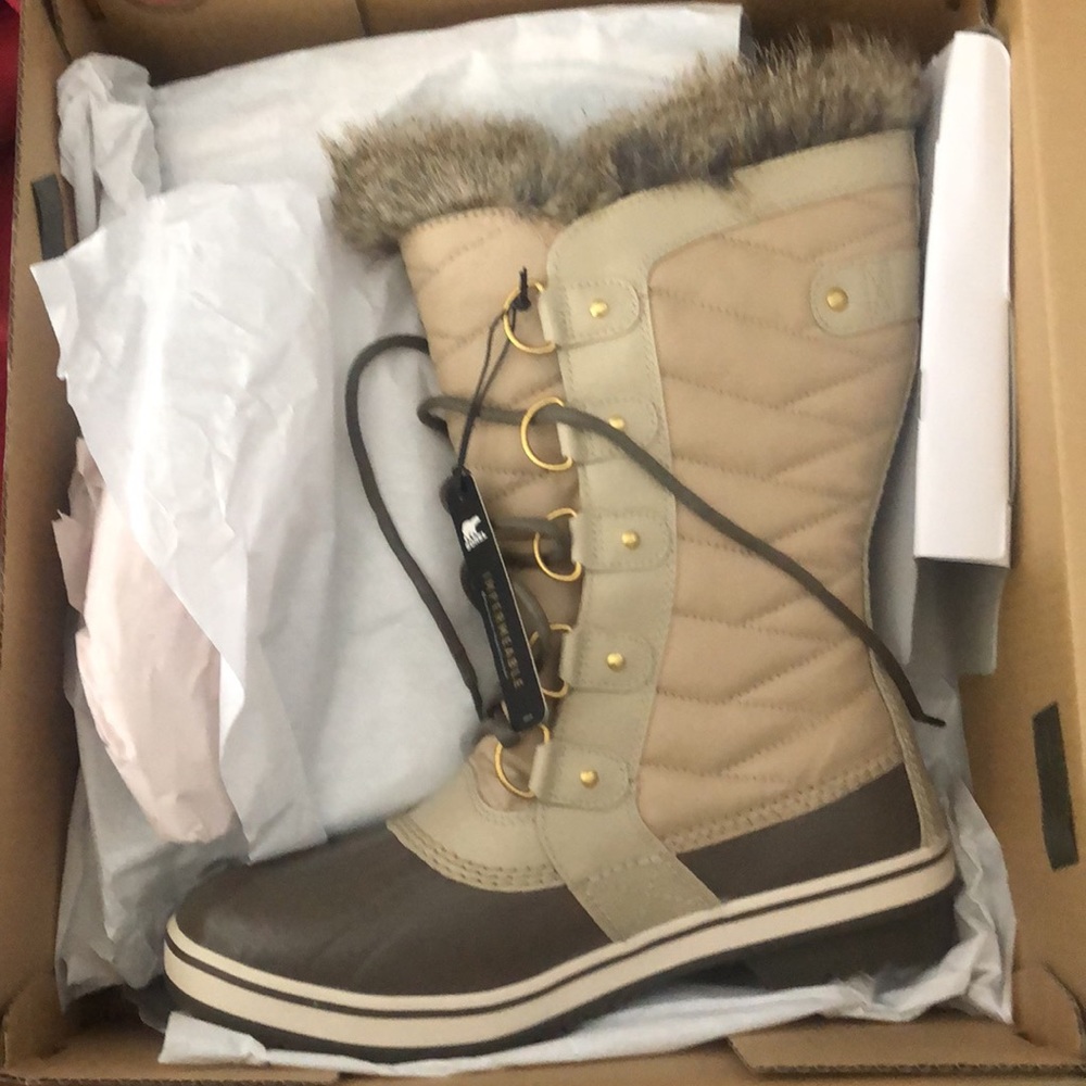 NWT Sorel Tofino II Boots